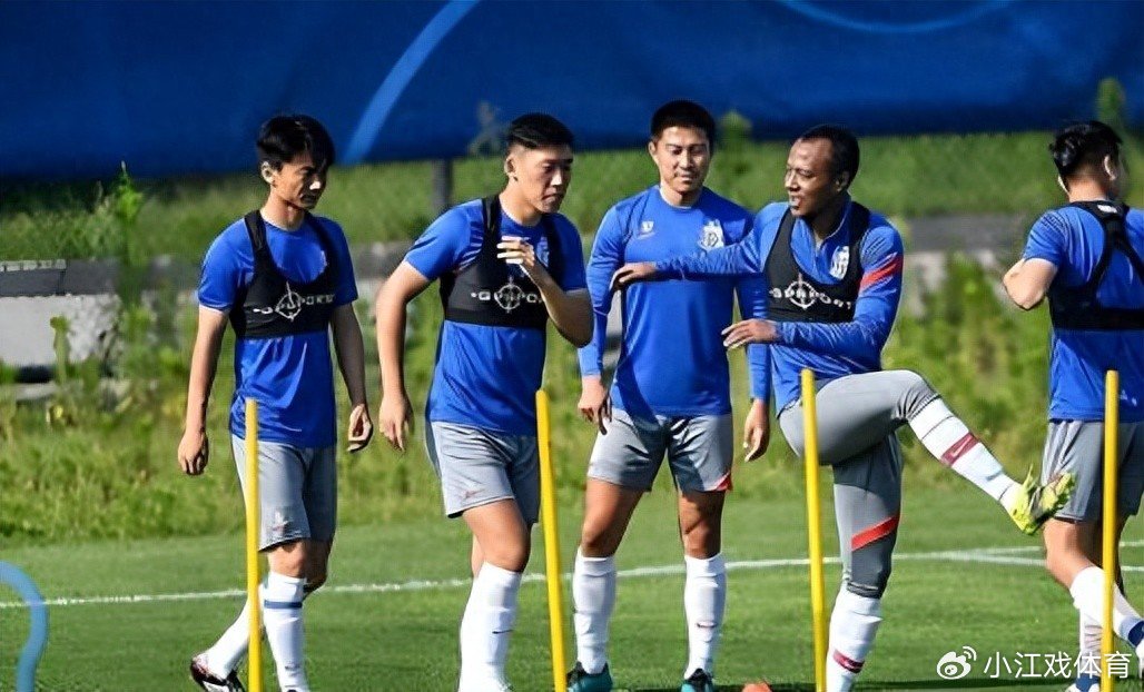 申花合练阵容中迎来三位久违强援！金顺凯意外领衔，刘诚宇复出