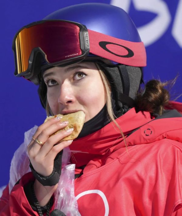 所有人都在紧张,谷爱凌却吃起了韭菜盒子……休闲区蓝鸢梦想 - Www.slyday.coM 所有人都在紧张,谷爱凌却吃起了韭菜盒子……休闲区蓝鸢梦想 - Www.slyday.coM