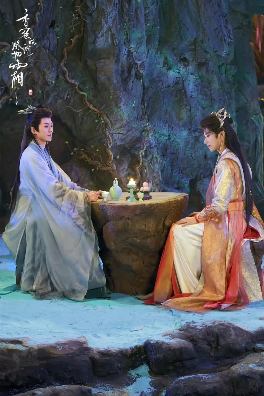 短剧香蜜将剧情改成了穿书题材！