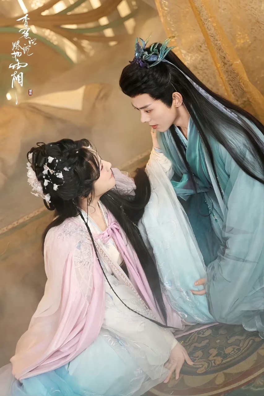 短剧香蜜发布剧照，还是穿书题材！