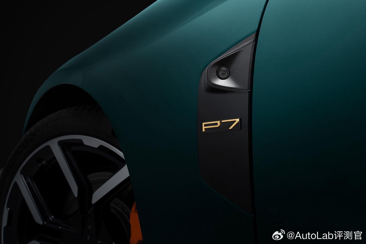 全新小鹏P7有一个“隐藏”选装——金色车标