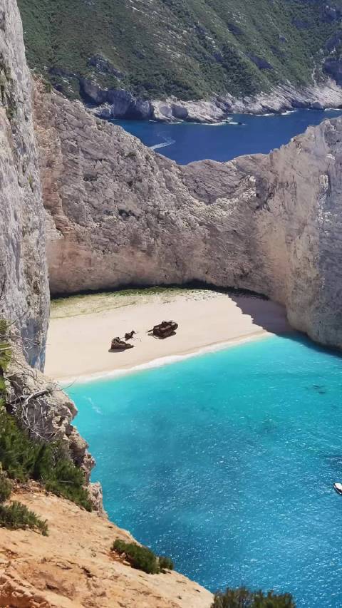 BGM一响，青春限时返场，这里没有金智媛，但是有五彩斑斓的大海