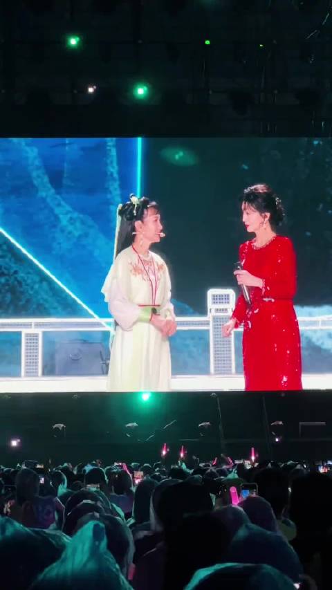 30多年后、赵雅芝陈美琪同台唱，不羡天上鸟比翼！ 赵雅芝 陈美琪 新白娘子传奇演唱会成都站