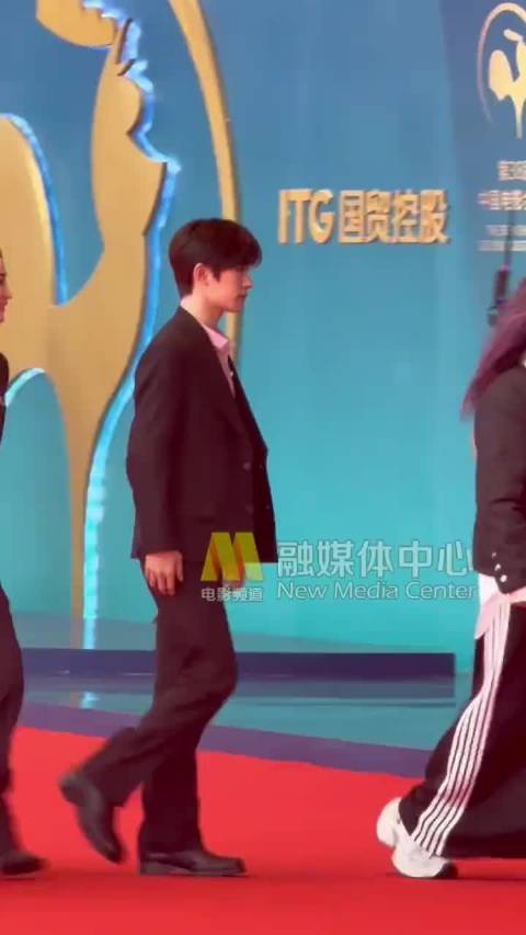 亮相金鸡奖提名表彰仪式