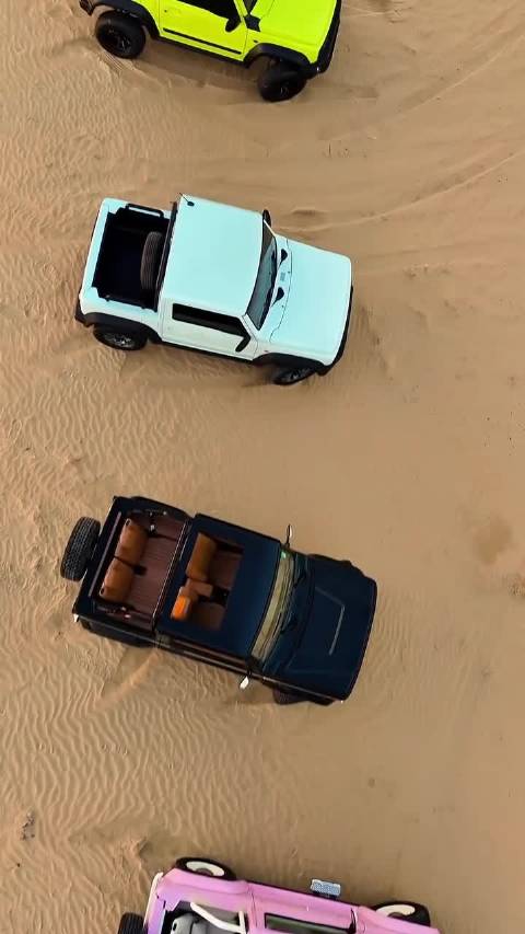 新吉姆尼没有敞篷版，我们自己制造