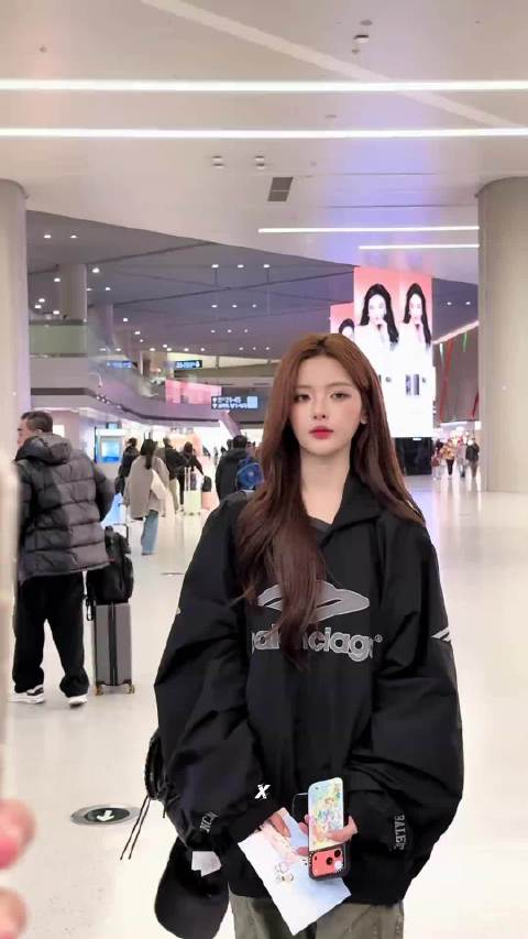 杨超越郑雨同框引热议