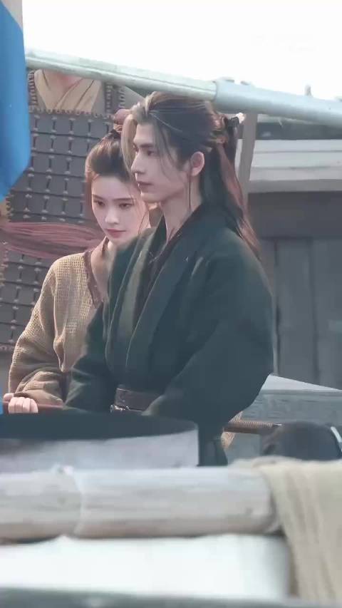 林允替张凌赫挡刀路透