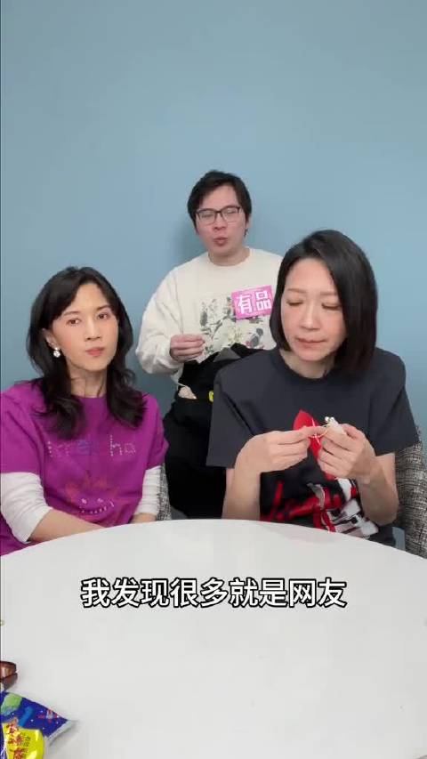 【加更】喜欢曲老师请多给曲老师留言～ 正片在@papi酱 papi热烈欢迎 papi酱  曲家瑞