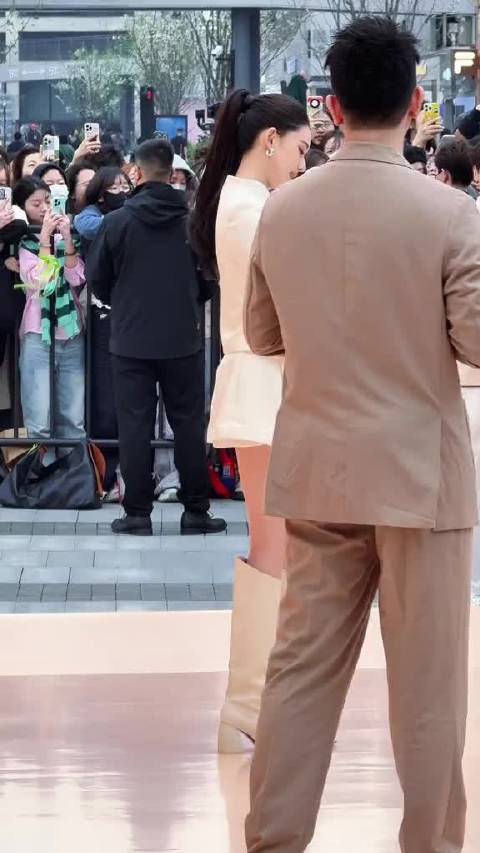 不愧是周星驰严选，妈生脸太美啦！