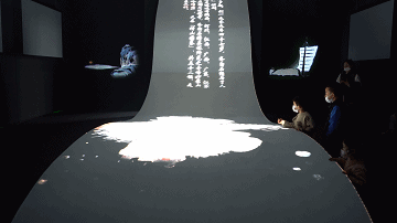 齐白石美术馆举办,首个齐白石沉浸光影数字展,齐白石传人汤发周发布|作品|书画|竹林|艺术_新浪新闻