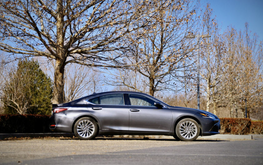 韩系VS日系!捷尼赛思G70对比雷克萨斯ES谁更值得买?