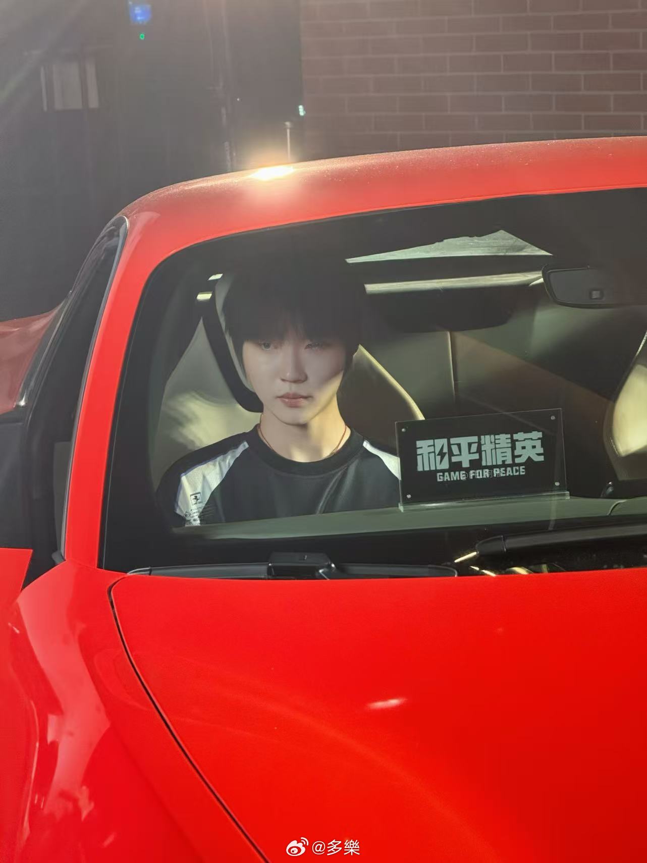 谁能想到啊！追电竞居然能追到法拉利 真法拉利