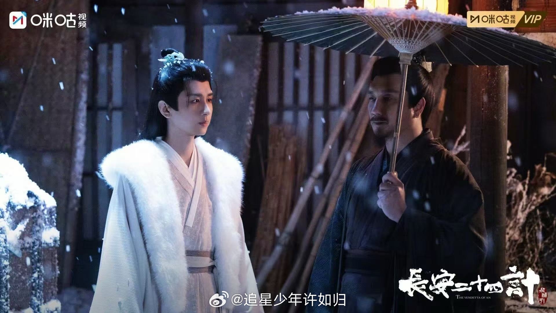 泡在甜水井街的复古咖啡馆追剧，慵懒氛围搭配剧中权谋，松弛追剧体验绝了