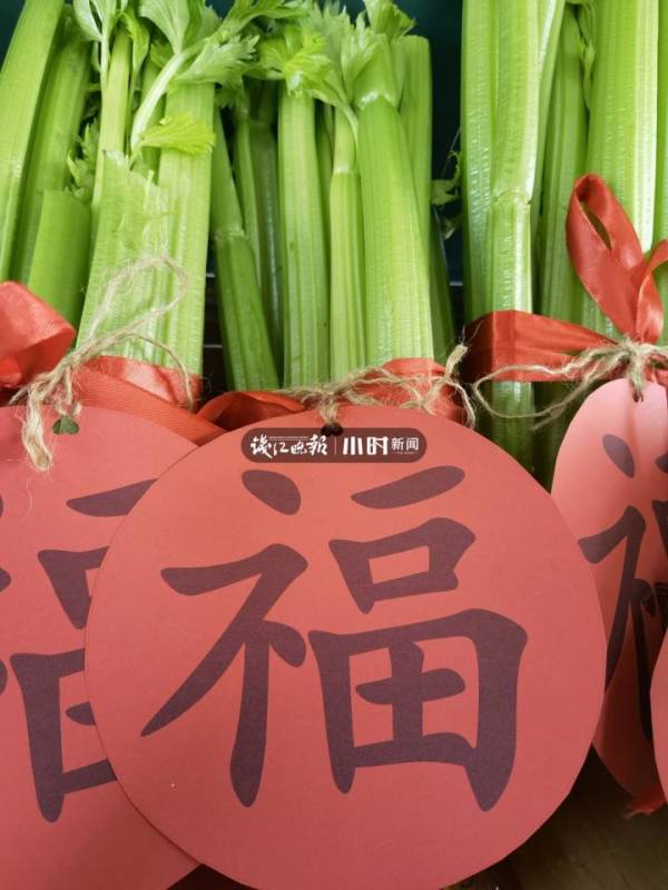 扛着甘蔗五花肉冲上热搜的浙江男孩找到了!小时新闻对话他的班主任休闲区蓝鸢梦想 - Www.slyday.coM 扛着甘蔗五花肉冲上热搜的浙江男孩找到了!小时新闻对话他的班主任休闲区蓝鸢梦想 - Www.slyday.coM