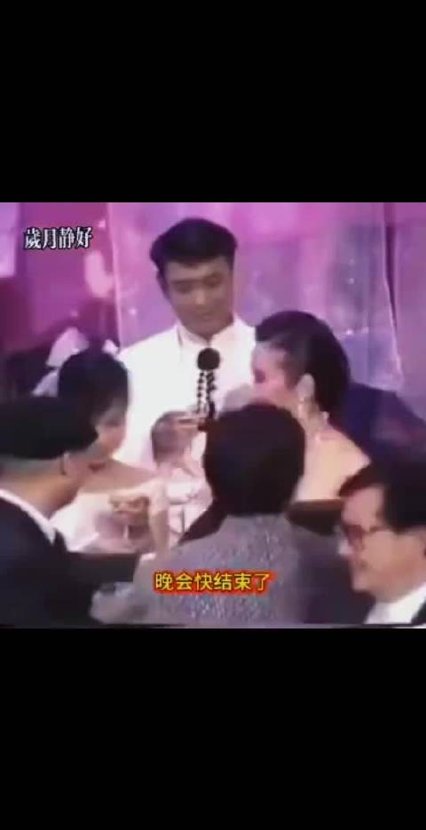 汪明荃演出谢幕落泪，石修拥抱见证真挚友谊