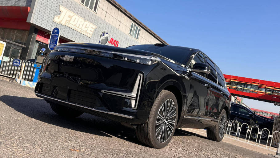 空间更大\配置丰富\感受细腻！吉利银河M9的主观评价