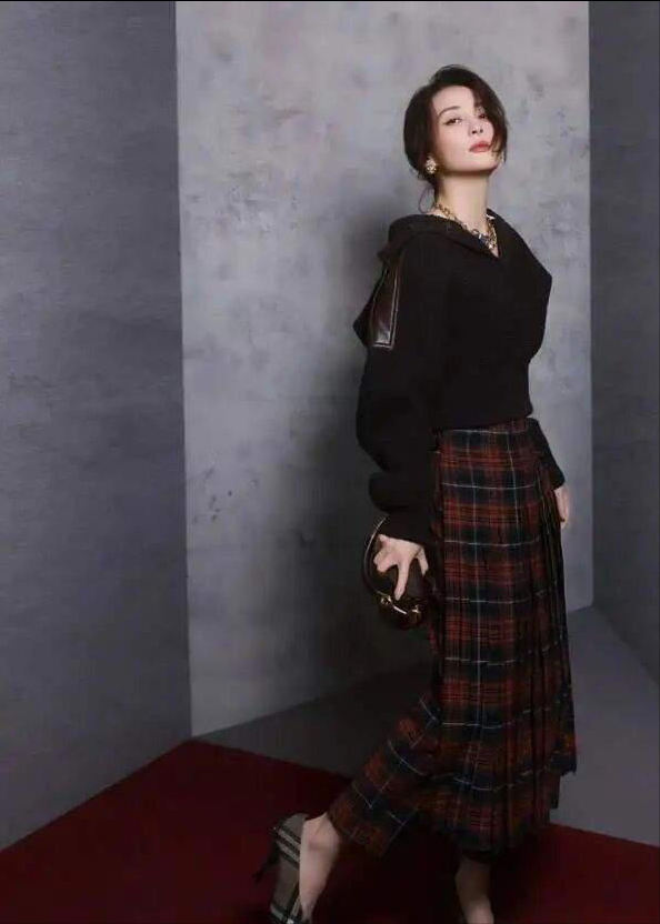 蒋勤勤陈建斌结婚 20 年！生图惊艳全网，网友笑称老公熬成大爷