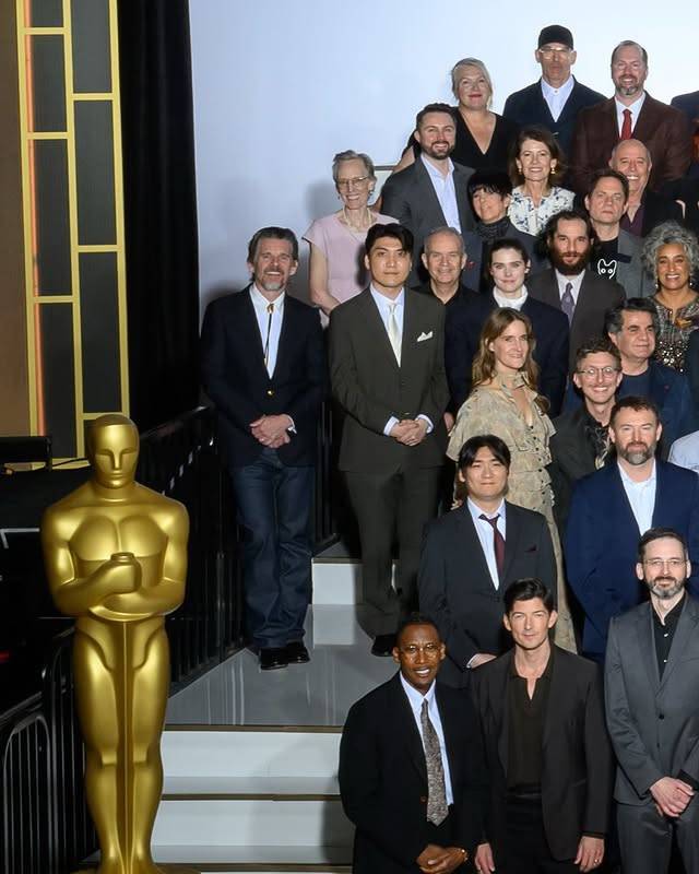 2026奥斯卡提名者大合照来了 ：Richard Harbaugh