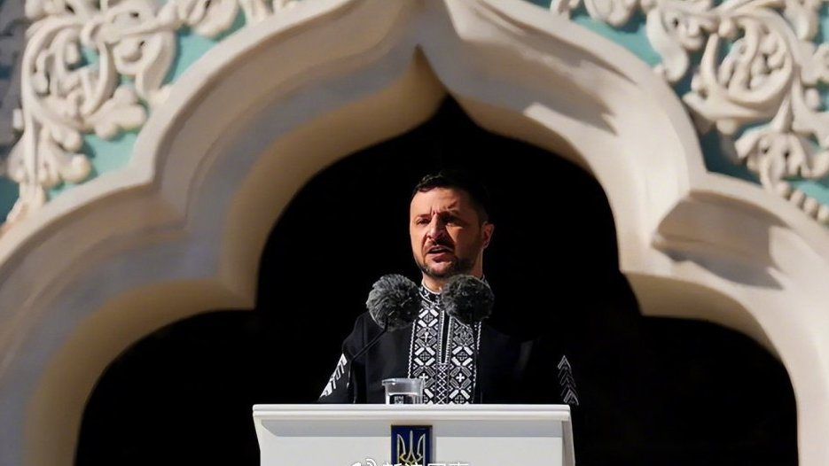 乌克兰独立日：泽连斯基收到特朗普的支持信，还有一堆“大礼包”