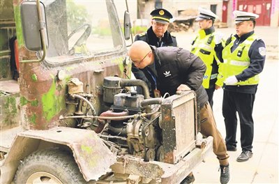 联合执法守护乡村平安路
