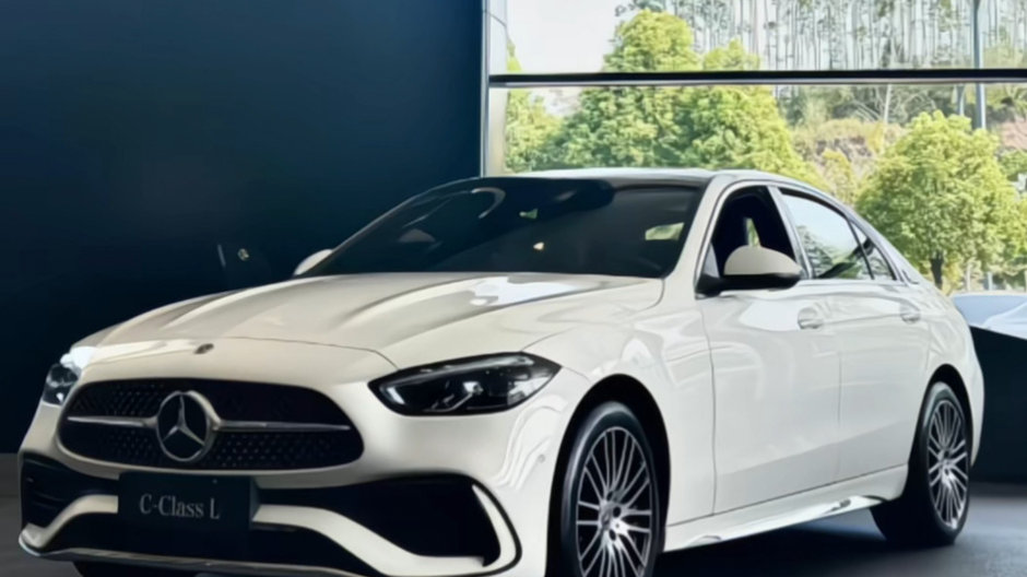 奔驰C级纯电谍照，奥迪A5L再不上市就危险了