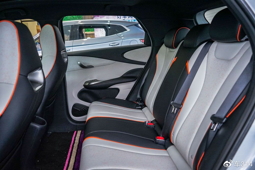 代步首选小型车 比亚迪海豚和本田飞度 选谁合适?