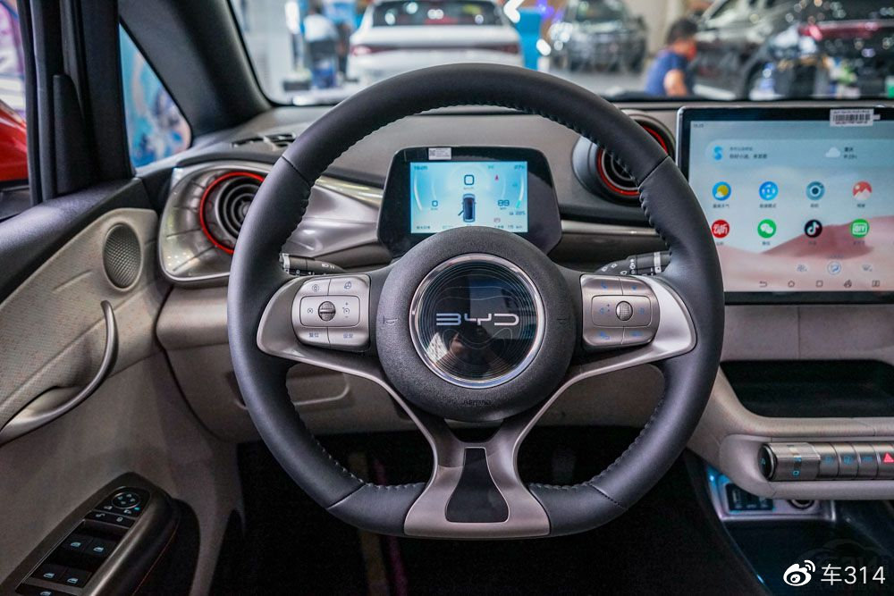 代步首选小型车 比亚迪海豚和本田飞度 选谁合适?