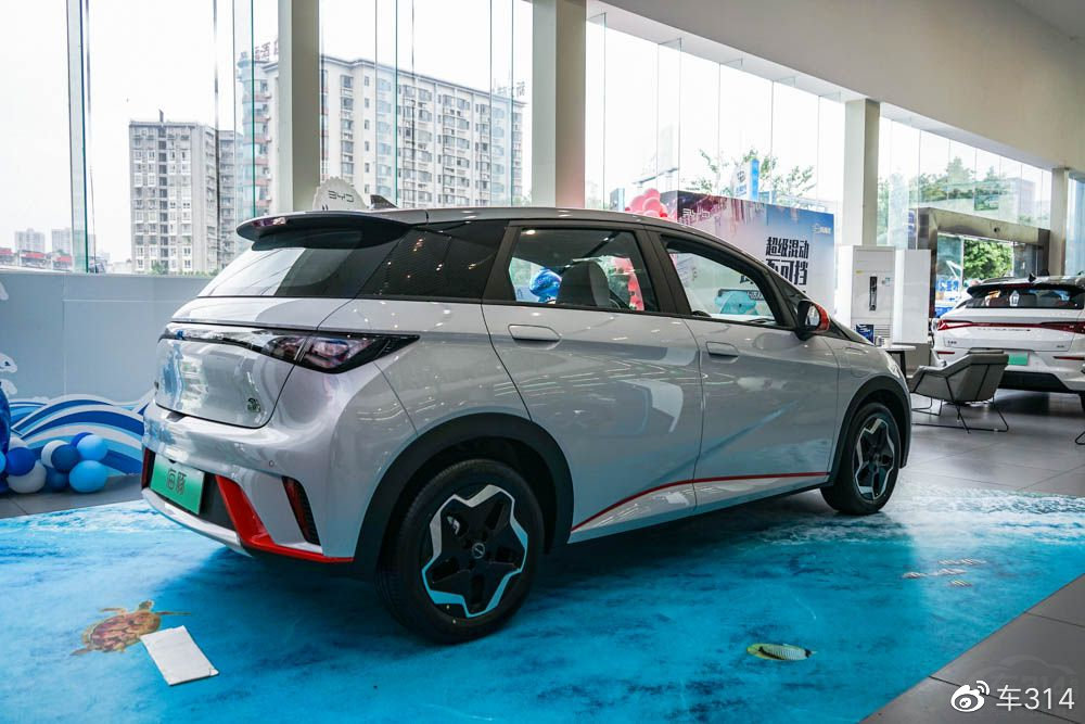 代步首选小型车 比亚迪海豚和本田飞度 选谁合适?