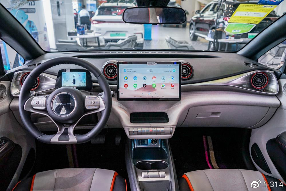 代步首选小型车 比亚迪海豚和本田飞度 选谁合适?