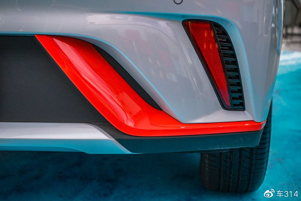 代步首选小型车 比亚迪海豚和本田飞度 选谁合适?