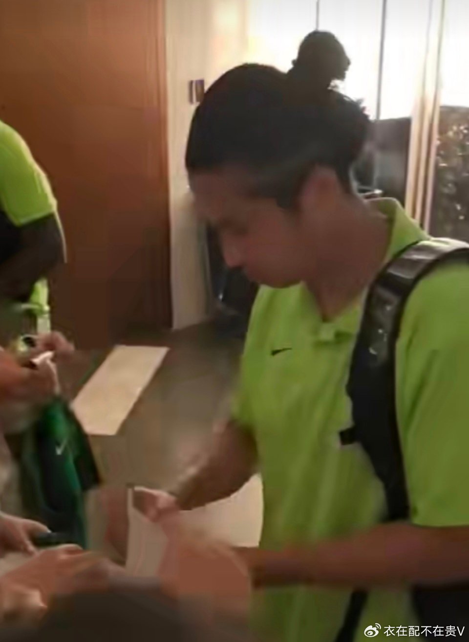 火爆！张玉宁王刚与球迷对骂，口吐三字经，博主：够爷们，国安别处罚