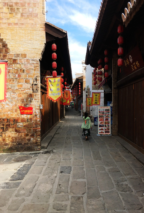 万载古城,有全国最大的祠堂集群,又诱惑我去