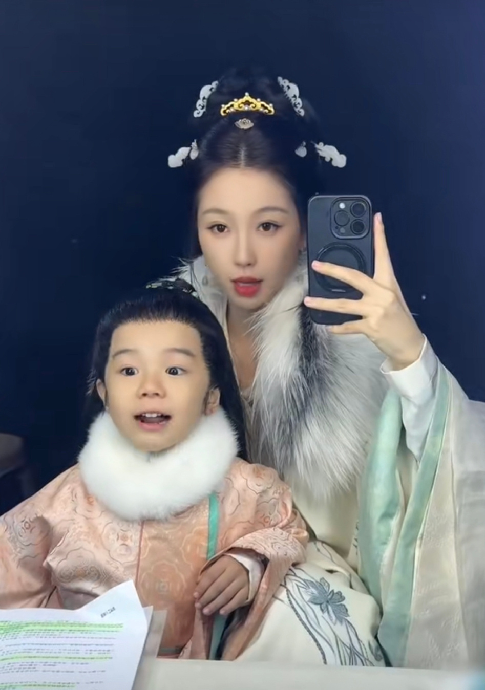 虞书欣跟《云初令》小演员合拍营业，视频里有两个人很萌！