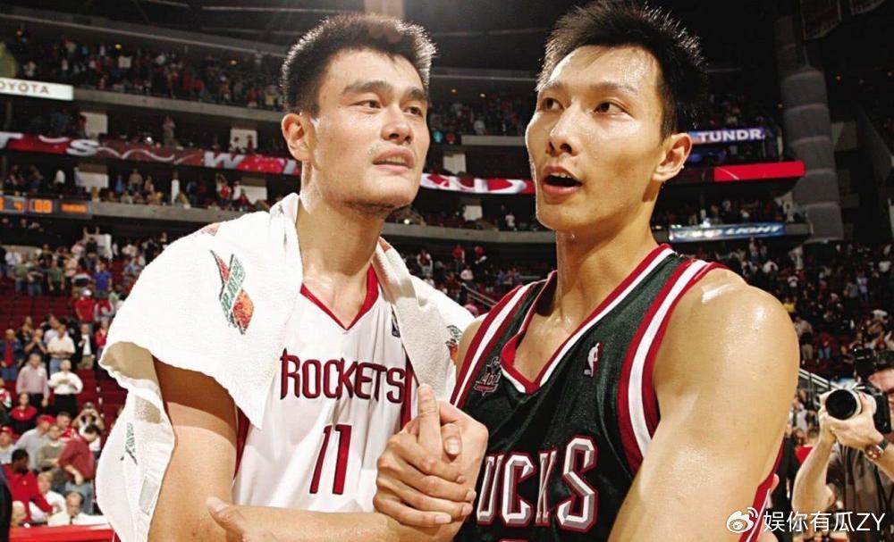 易建联在NBA和姚明第一次对位比赛时，打出了什么样的数据、表现？