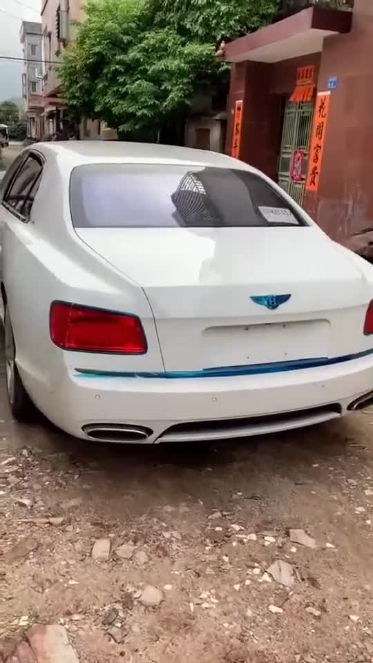 刚提回来的宾利飞驰，这次回家，终于没让我爸妈丢人！