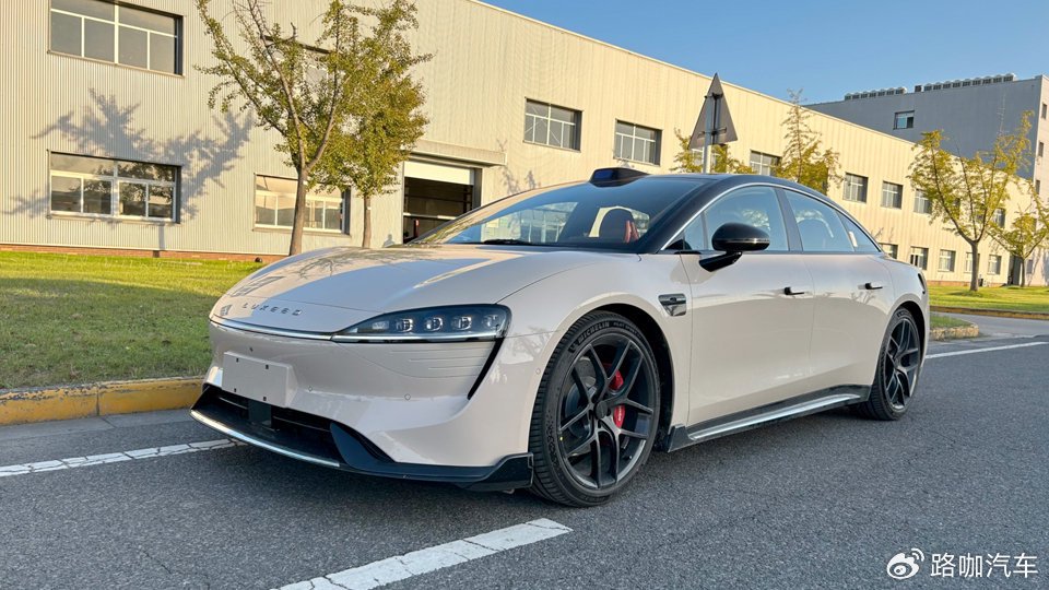 明年超充分水岭，奔驰宝马合伙，也干不过一个华为？