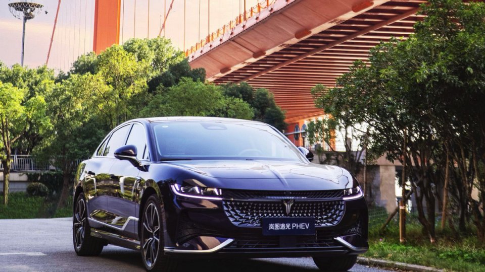 比56E更有“腔调”，追光PHEV座座皆首席