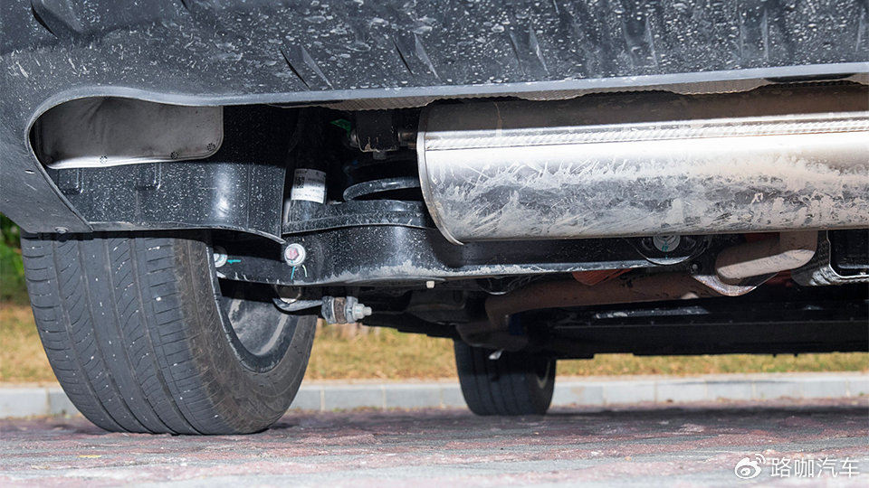 比秦L便宜1万,银河L6 EM-i,底盘操控超过比亚迪了?