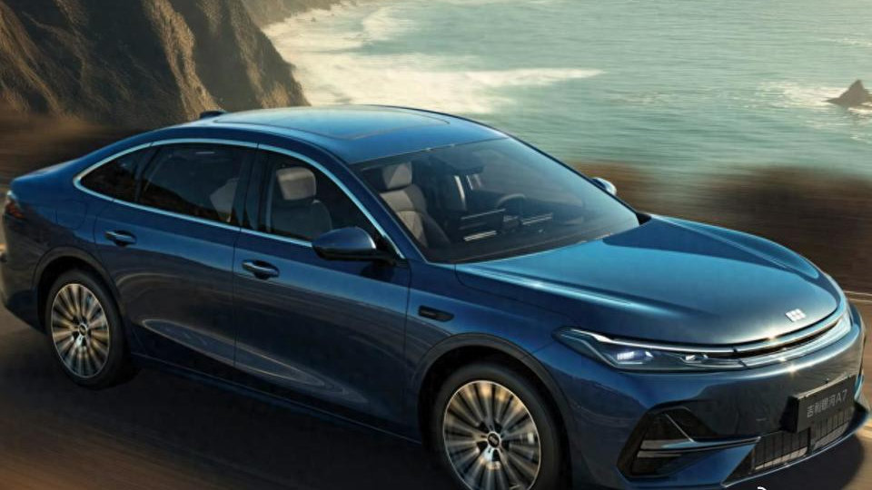 2.67L油耗！续航达2100Km，预售9.78万的银河A7，矛头直指秦L DM