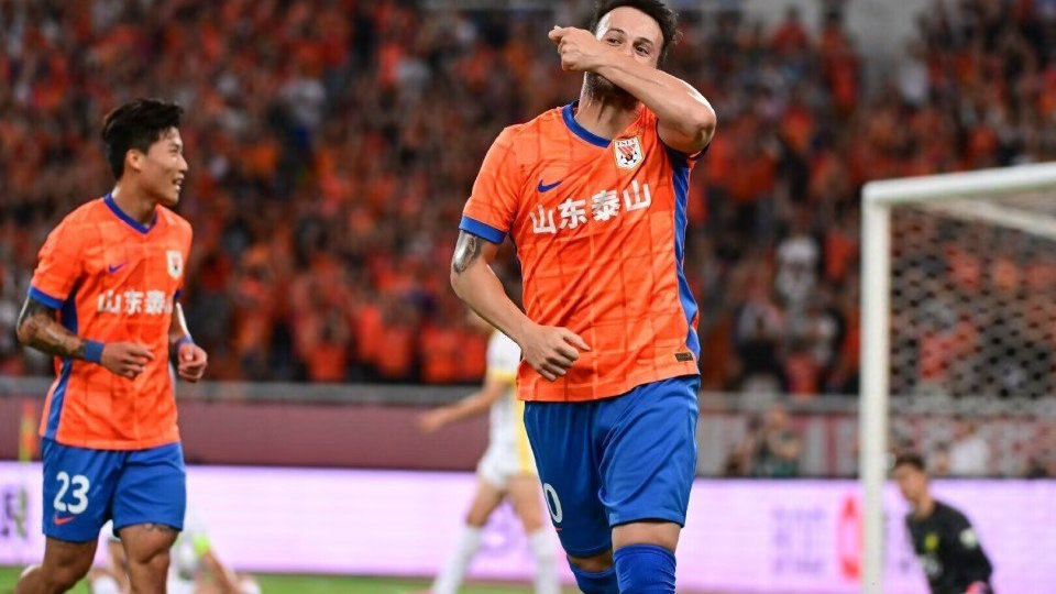 董路点评：把国安当巴萨，去亚冠场场惨案！张玉宁道歉，原谅他吧