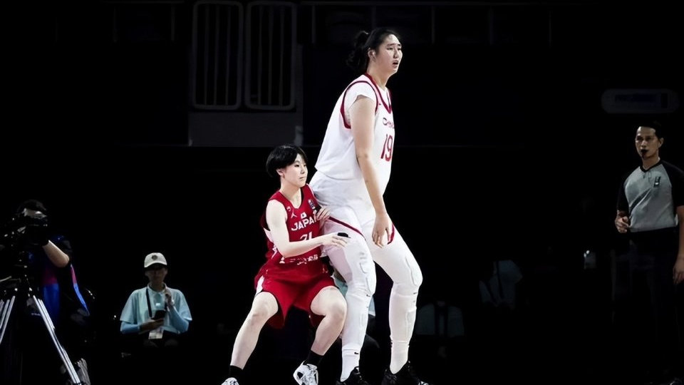 大魔王归来！2米26张子宇全运会轰26分，从跳球开始比赛就结束了