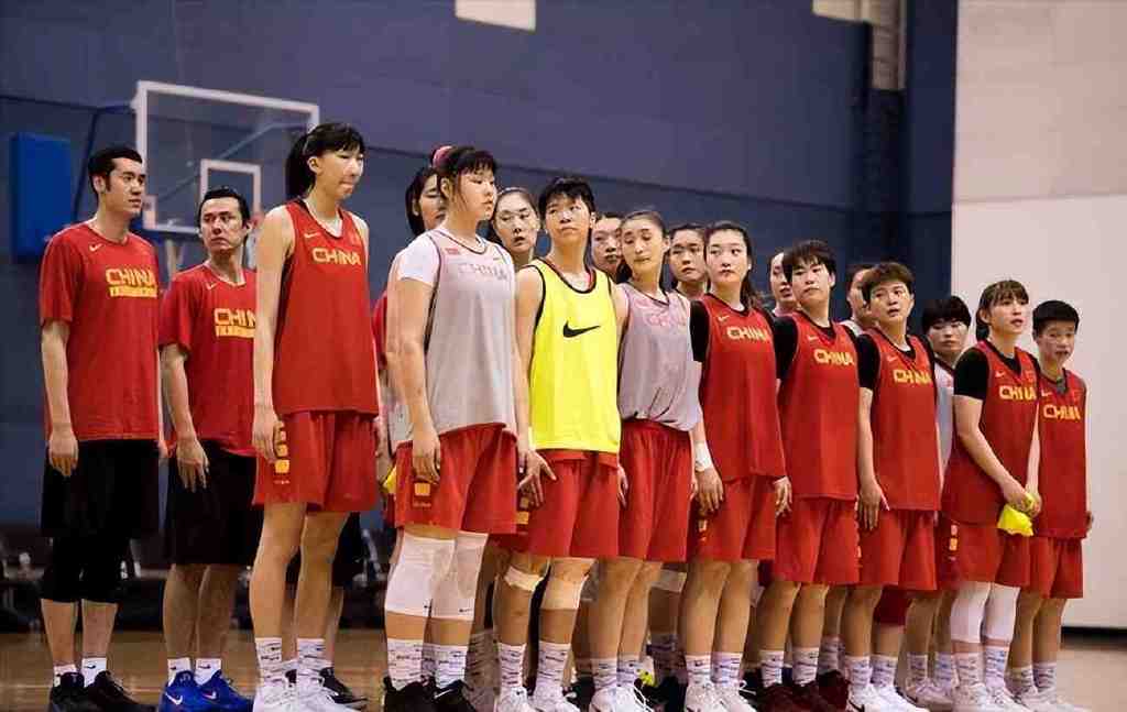 雄鸡“颜值”大比拼哪家赢？...