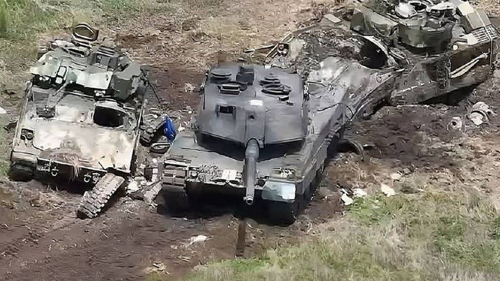 豹2坦克神话破灭？乌军反攻仅仅几天，豹2已损失近10辆坦克俄军乌克兰_新浪新闻