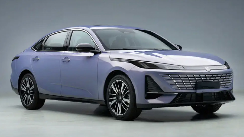 新长安逸动申报图，电动扰流板都有了，还有横屏中控？