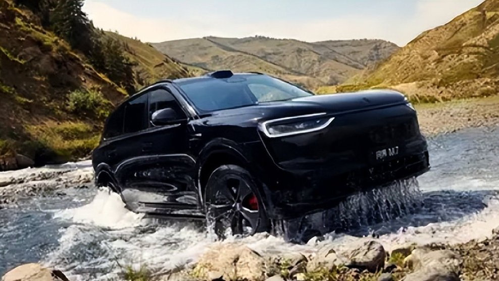 再等一个月！新款M7把短板全补齐了，就怕价格也是“Plus版”