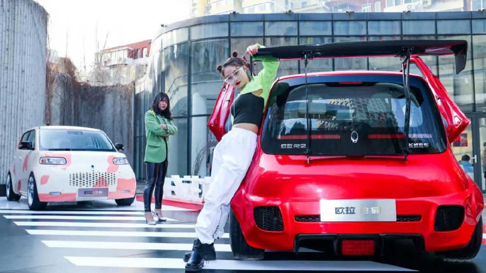 学美妆、玩改装，只要你加入欧拉白猫潮咖智造局，我们就是好姐妹