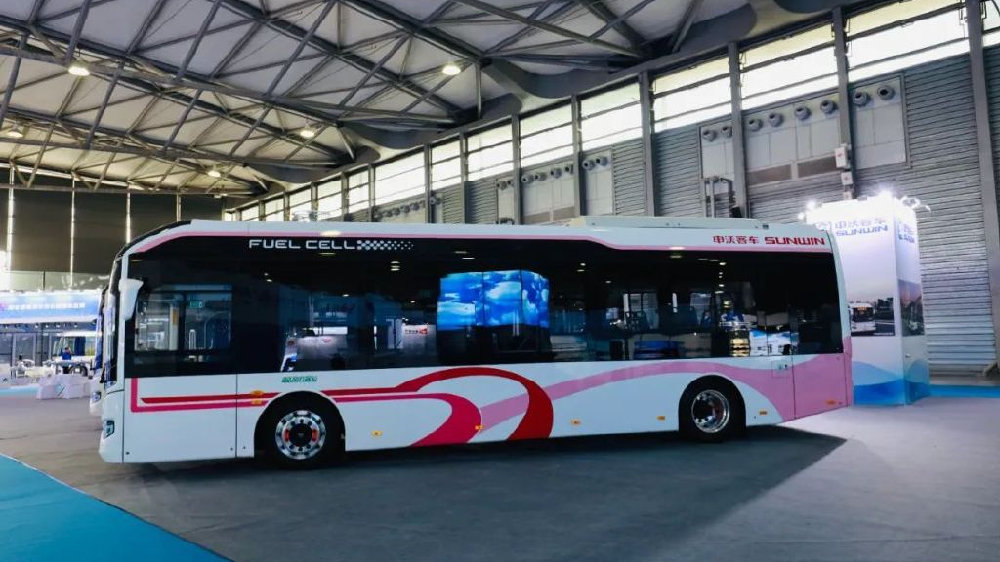 搭载捷氢科技燃料电池产品的全新申沃燃料电池公交车亮相上海客车展