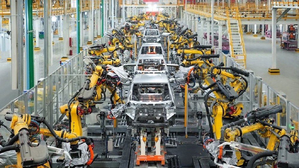 比亚迪一路“狂飙”销量超300万， “地表最强销冠”创历史