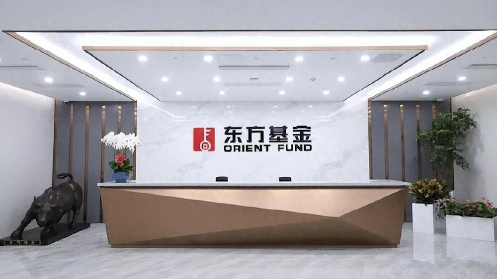 东方区域发展跌落谷底，基金经理周思越再度切回酒类股却失算