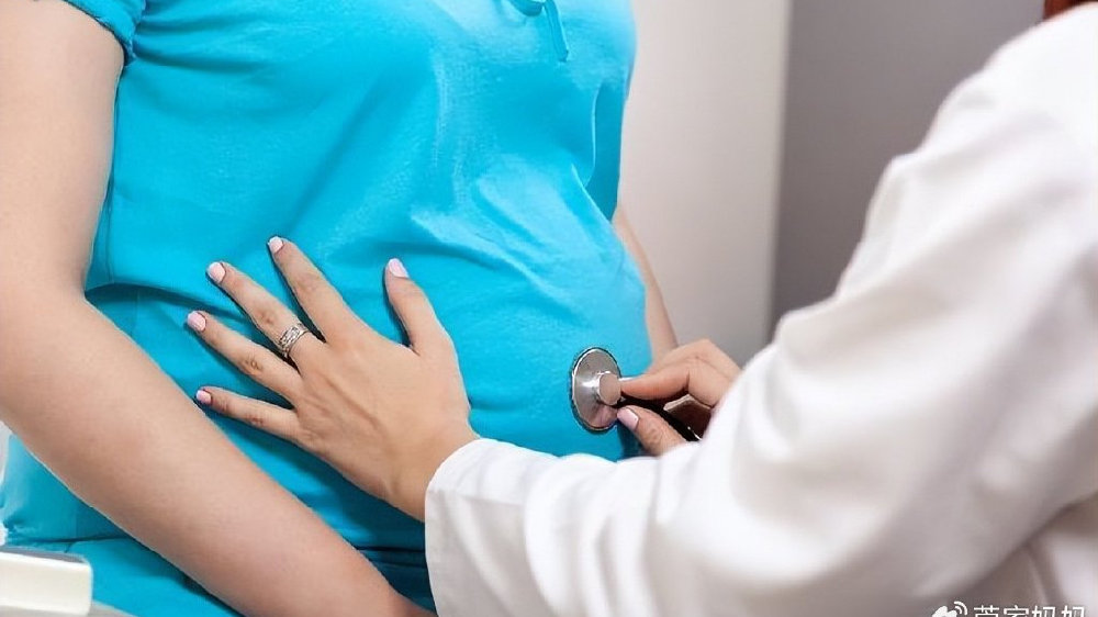 胎儿脐带绕颈6圈遇险情，多亏妈妈机智，孕期这件事千万别偷懒！